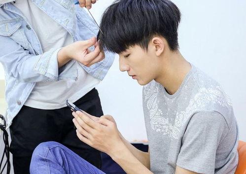 李宏毅最新爆料视频播放,娱乐圈幕后真相大曝光! 第3张 李宏毅最新爆料视频播放,娱乐圈幕后真相大曝光! 第3张